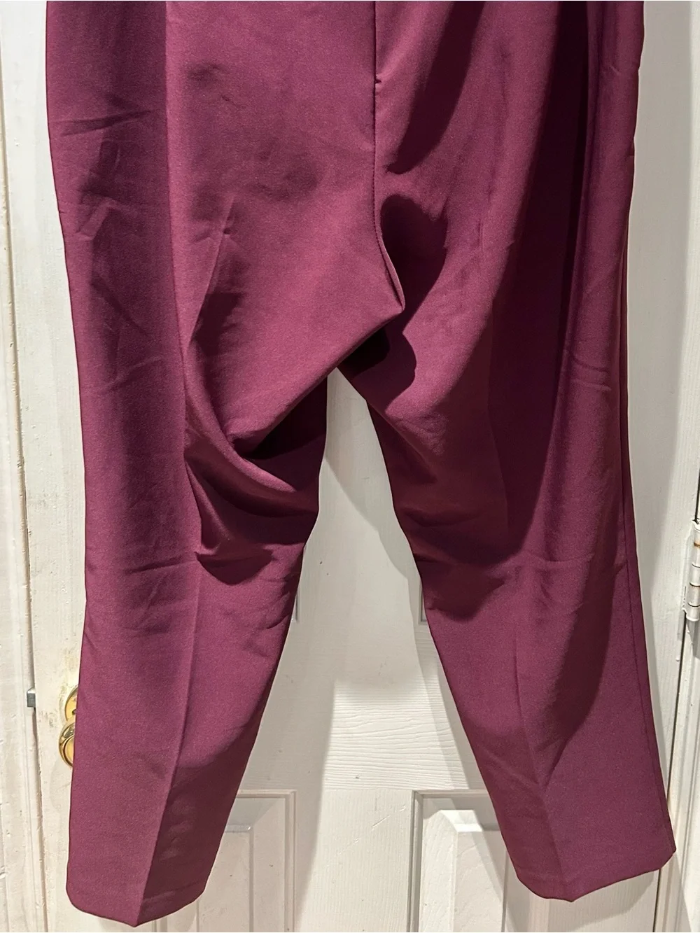 Tailored Straight-Leg Pants in Wine